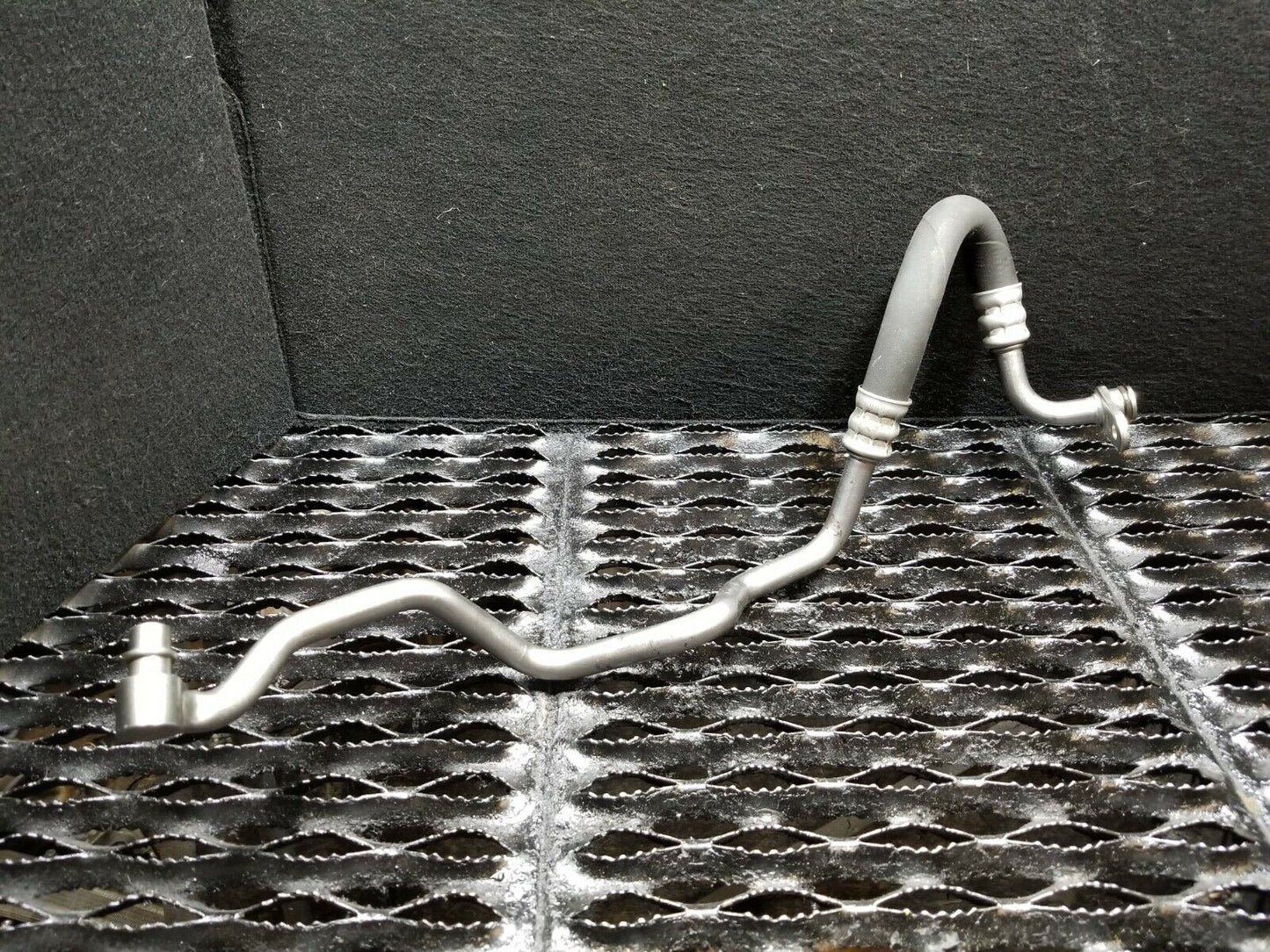 06 07 08 09 10 BMW 650i E63 N62 Engine Oil Cooler Pipe Line Upper OEM