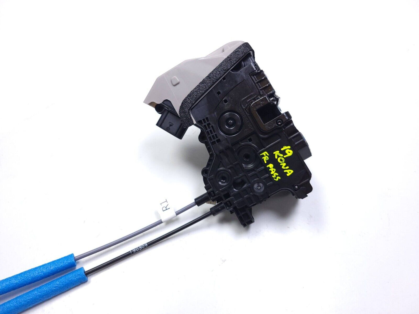 18-21 Hyundai Kona Front Door Lock Latch Actuator Right Pass Side OEM 29k Miles