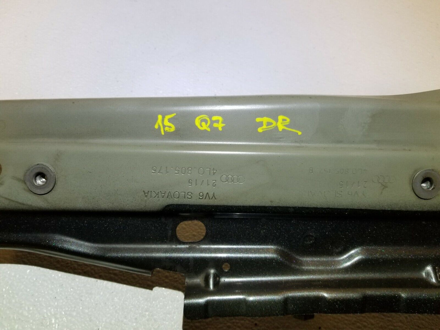 11 12 13 14 15  Audi Q7 Front Left Fender Upper Reinforcement Bracket OEM