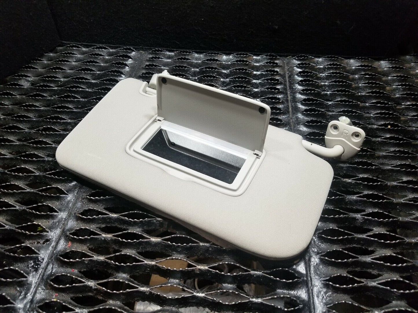 16 17 18 19 Nissan Rogue Passenger Right Sun Visor OEM