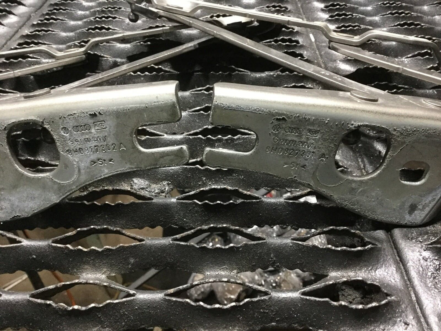 03 04 05 06 Audi A4 B6 Convertible Left & Right Trunk Hinge OEM Pair