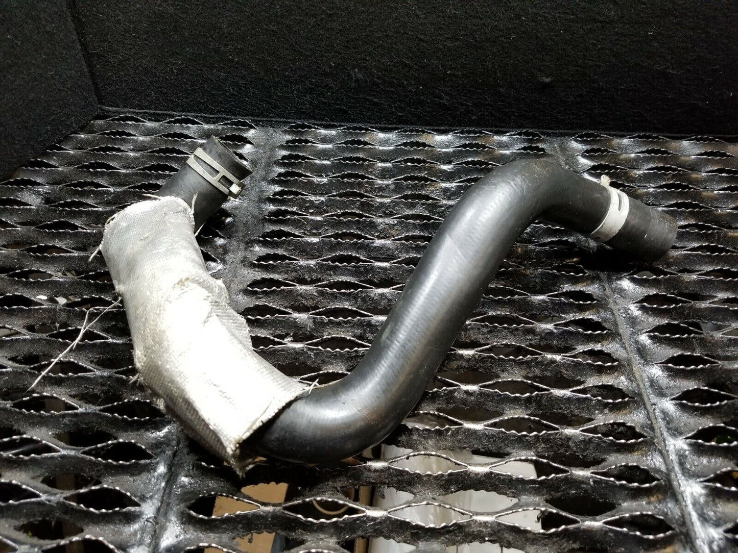 04 05 06 Chrysler Sebring Convertible 2.7l Radiator Hose Pipe OEM