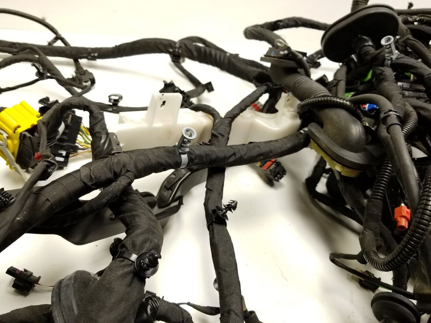 18 19 Chevrolet Equinox Engine Wire Harness W/ Fuse Box 1.5l AWD OEM