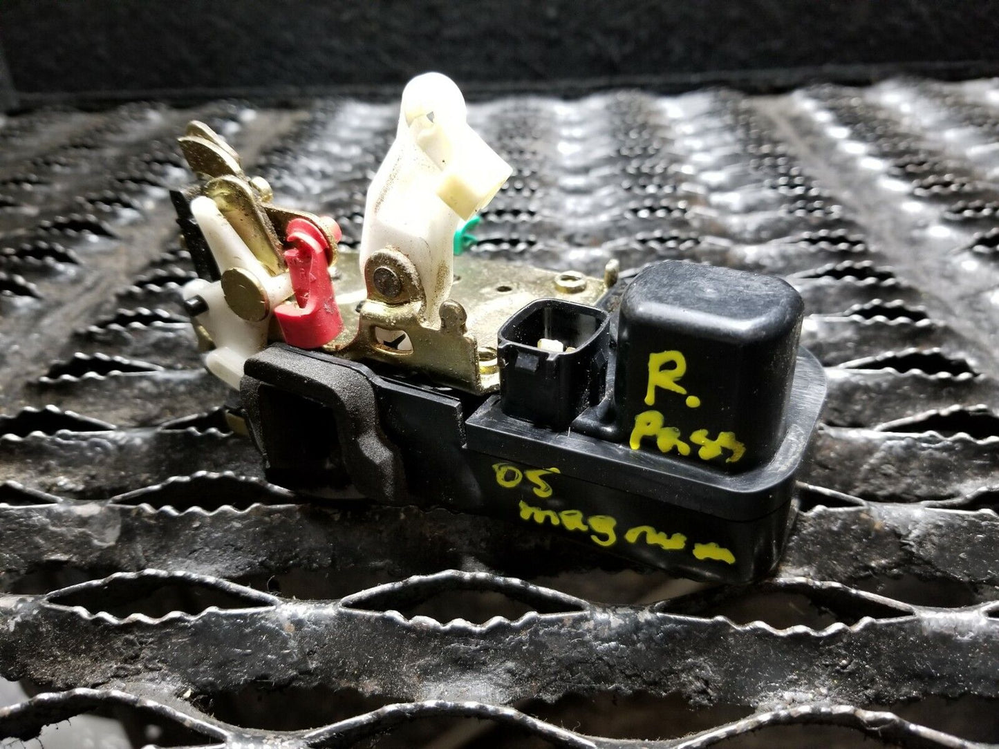 05 06 07 Dodge Magnum Rear Right Passenger Side Door Lock Latch Actuator OEM