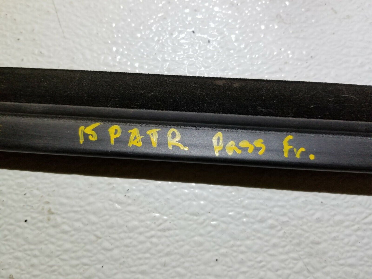 12 13 14 15 16 Jeep Patriot Front Right Pass Door Window Belt Seal Molding OEM