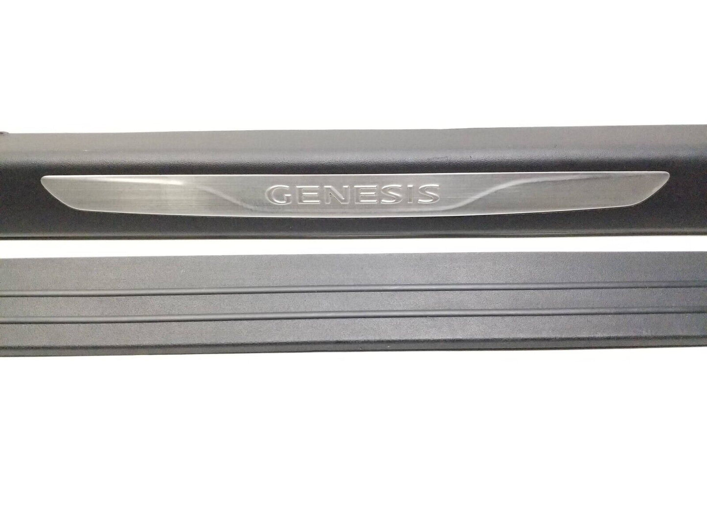2013 - 2016 Hyundai Genesis Front Door Sill Scuff Plate Trim Passenger Right OEM