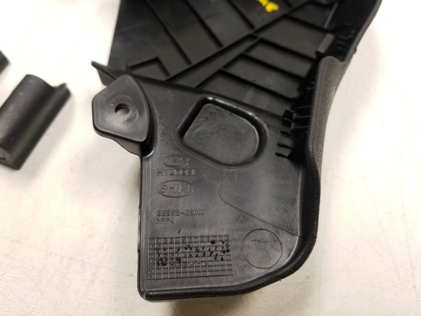 20 21 22 Hyundai Venue Front Passenger Seat Headrest Guide Sleeve W/ Trim OEM