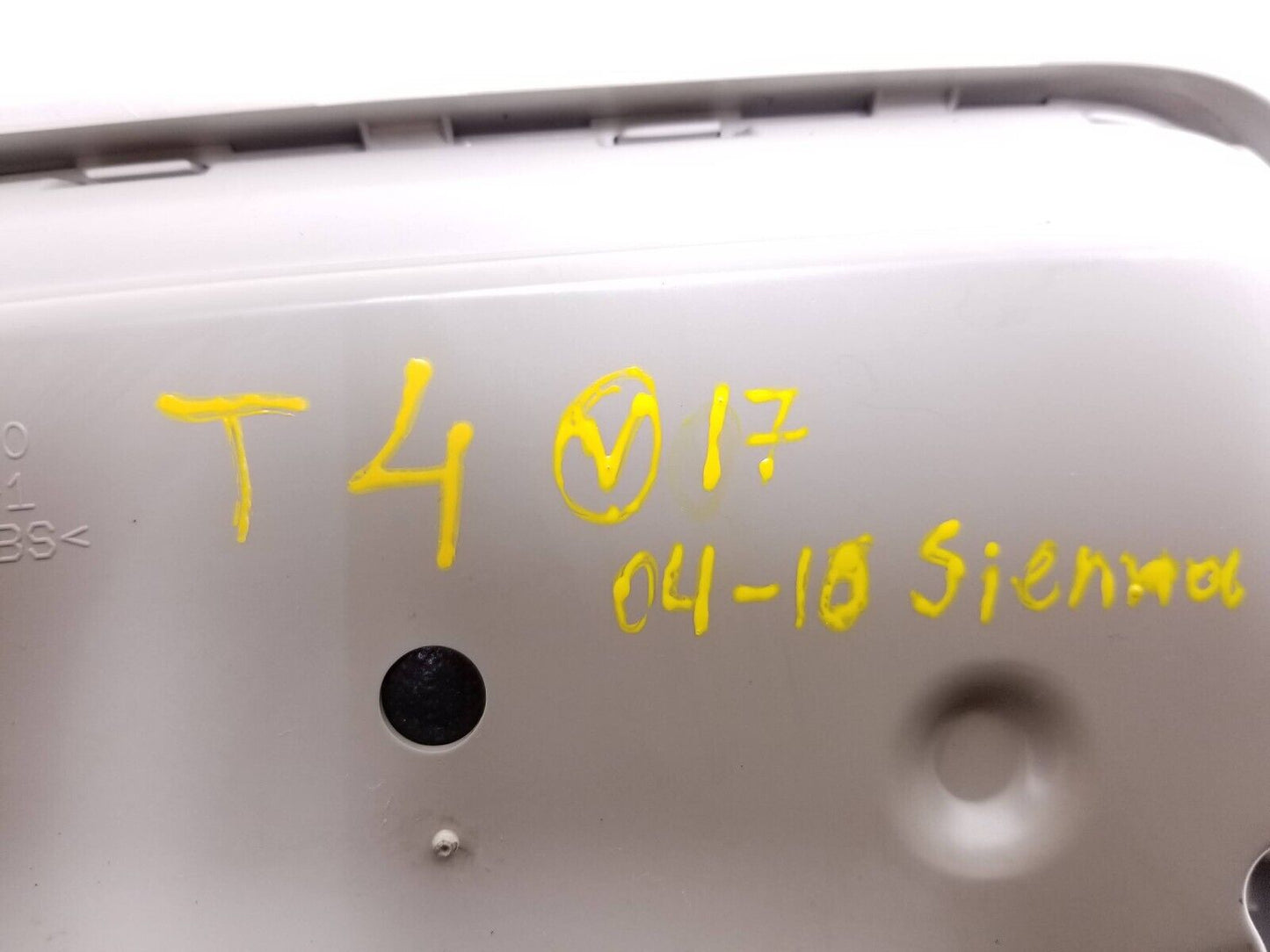 2005 - 2010 Toyota Sienna Overhead Dome Light Lamp OEM