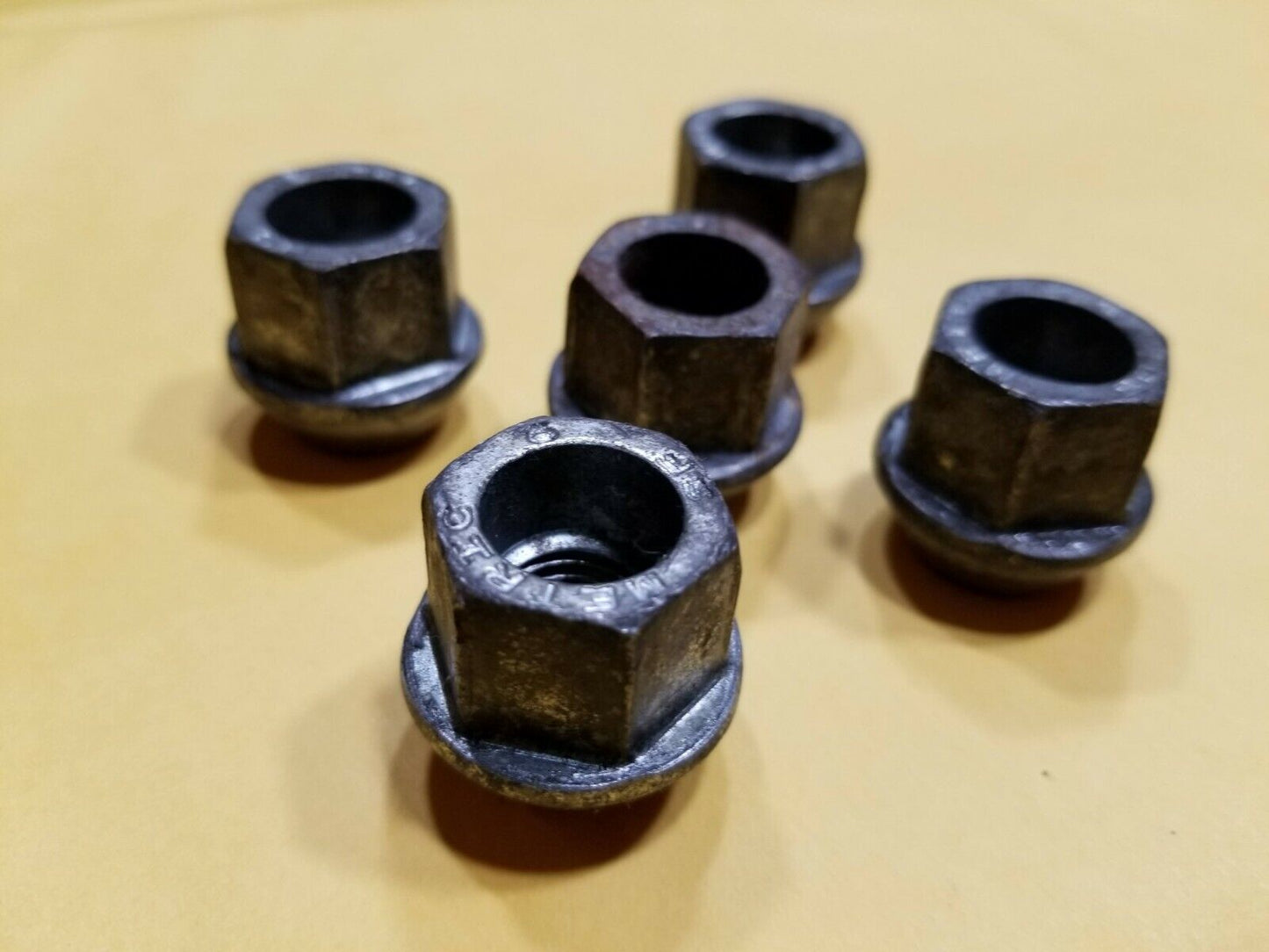 06 07 08 09 10 11 Cadillac DTS Wheel Lug Nut ( 5pcs) OEM