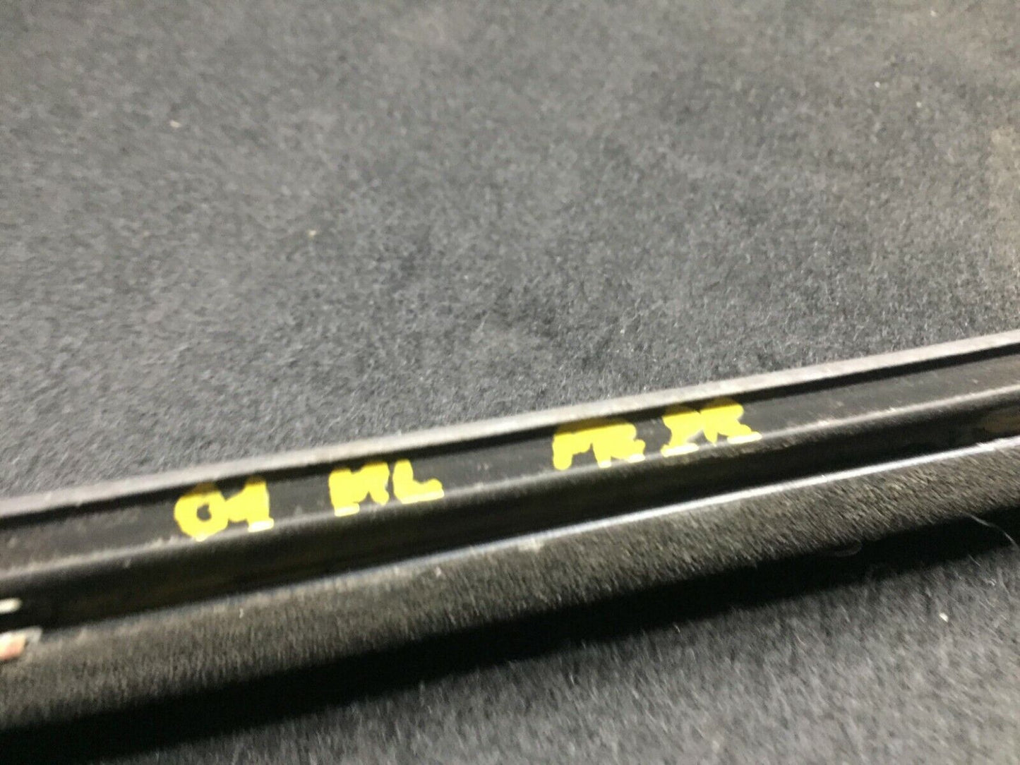 99 00 01 02 03 Mercedes W163 Front Driver Side Door Window Glass Molding OEM D34