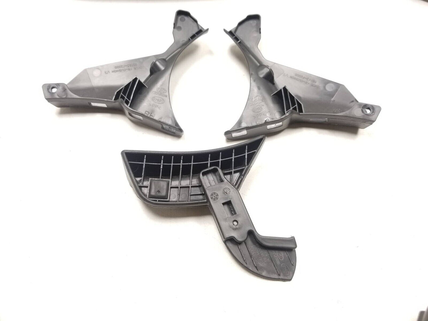 20 21 22 Hyundai Venue Front Passenger Seat Headrest Guide Sleeve W/ Trim OEM