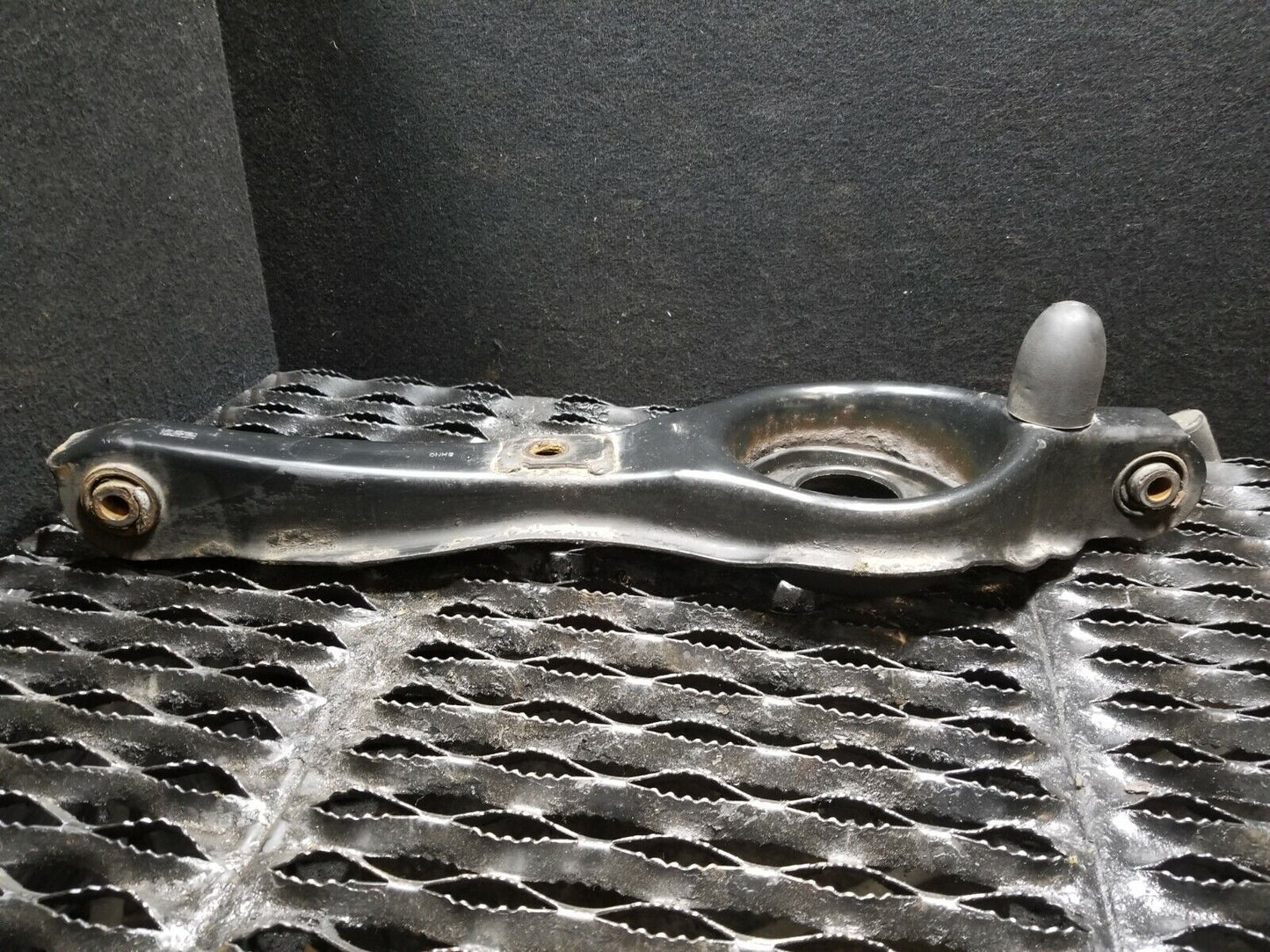 05 06 07 Volvo S40 2.4l Rear Lower Control Arm Left Driver Side OEM