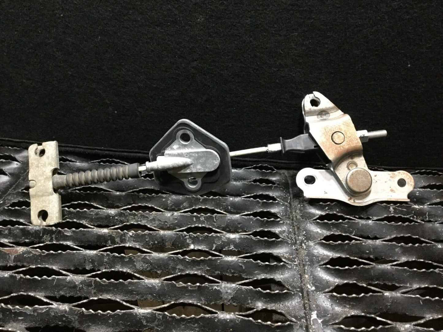 04 05 06 07 08 09  Toyota Prius Emergency Parking Brake Linkage OEM