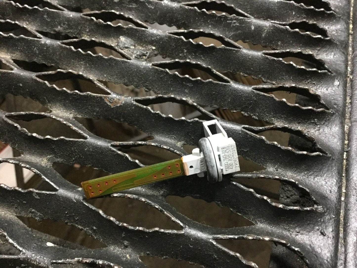 04 05 06 07 08 Audi A4 Air Climate Temperature Sensor OEM