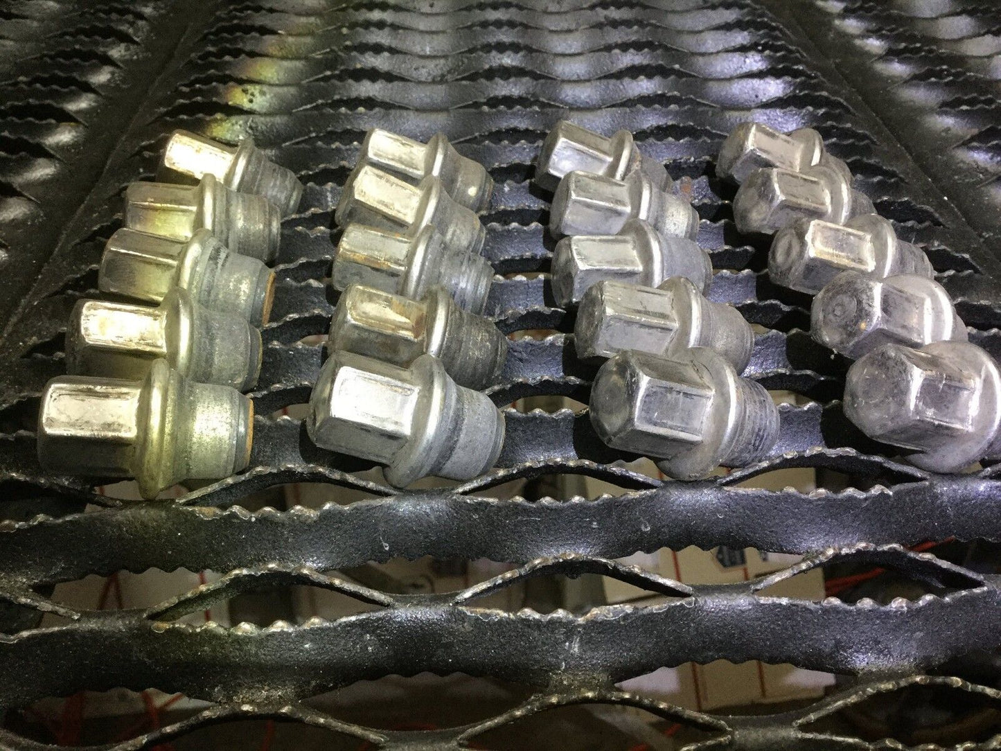 Chrysler Dodge Wheel Lug Nut 20pcs OEM