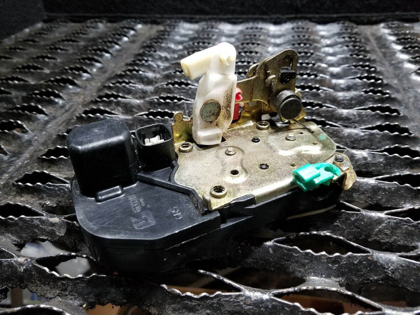 05 06 07 Dodge Magnum Rear Right Passenger Side Door Lock Latch Actuator OEM