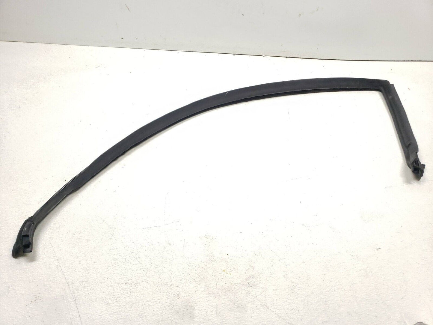 15 16 17 18 Dodge Challenger Right Pass Upper Door Body Weatherstrip Seal OEM
