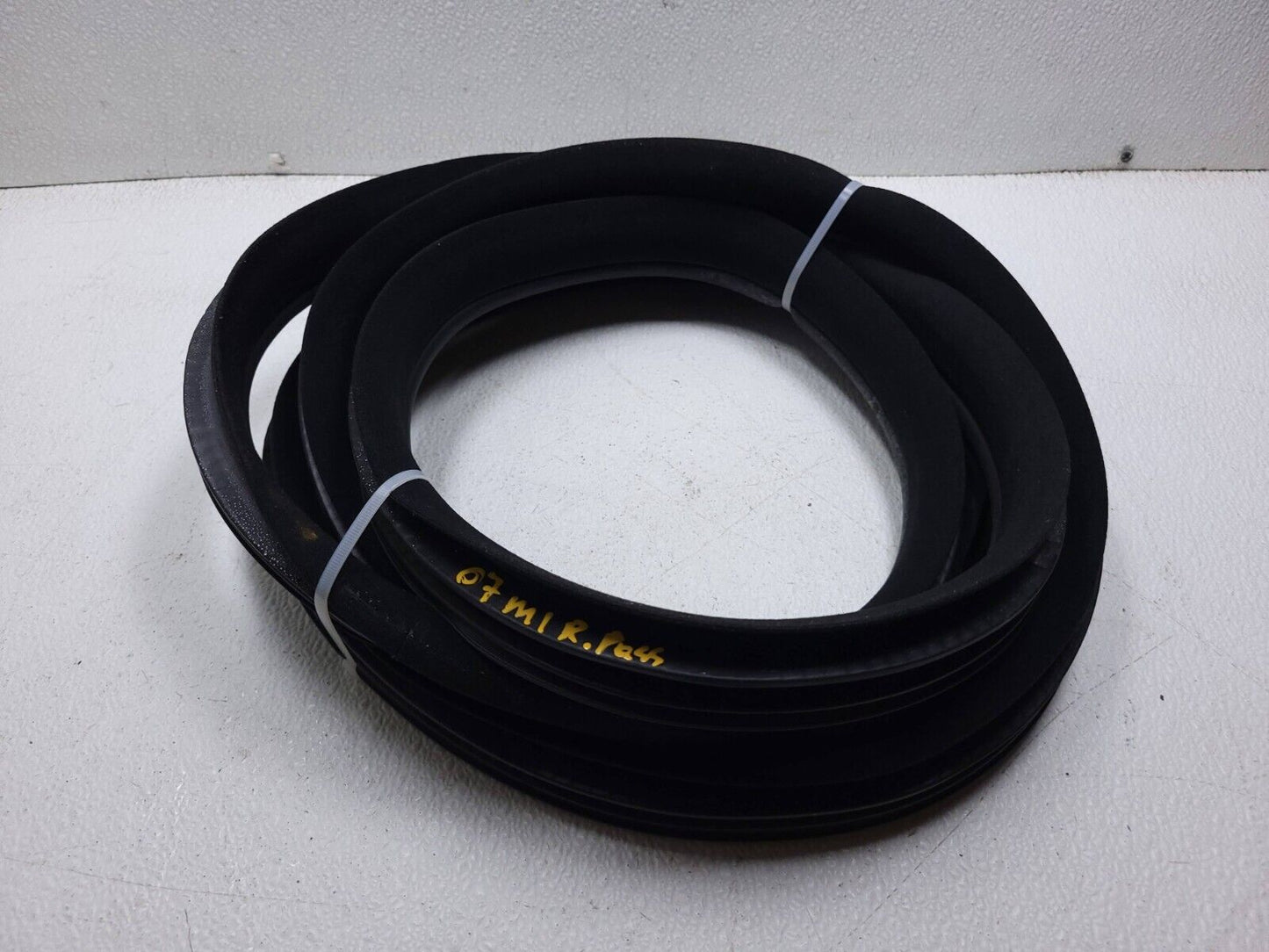 06 07 08 09 10 11 Mercedes Ml500 Door Weatherstrip Seal Rear Right Pass Side OEM