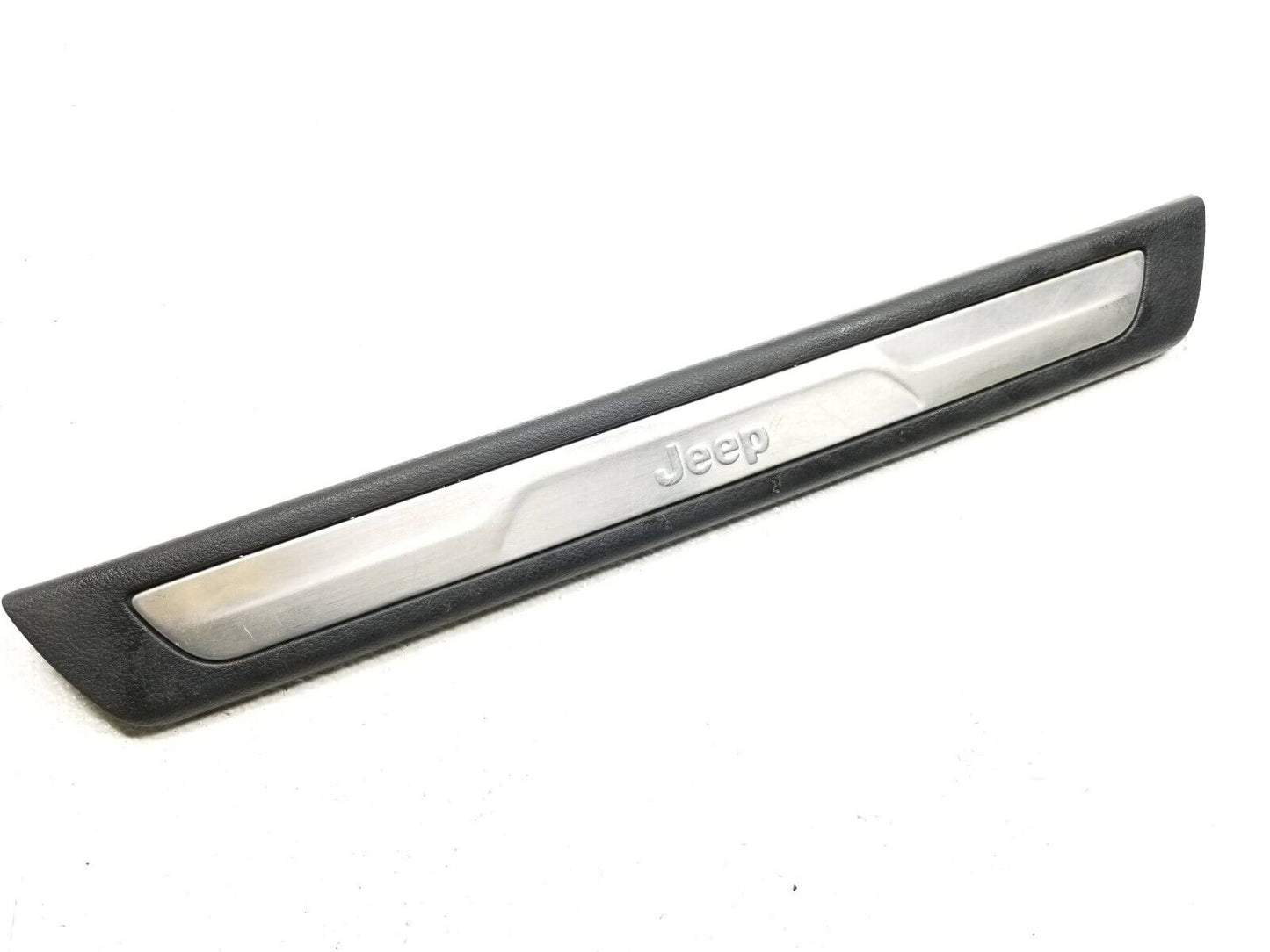 14 15 16 17 Jeep Grand Cherokee Front Right Pass Door Scuff Trim Panel OEM