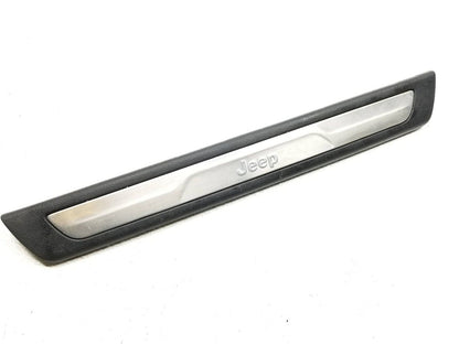 14 15 16 17 Jeep Grand Cherokee Front Right Pass Door Scuff Trim Panel OEM