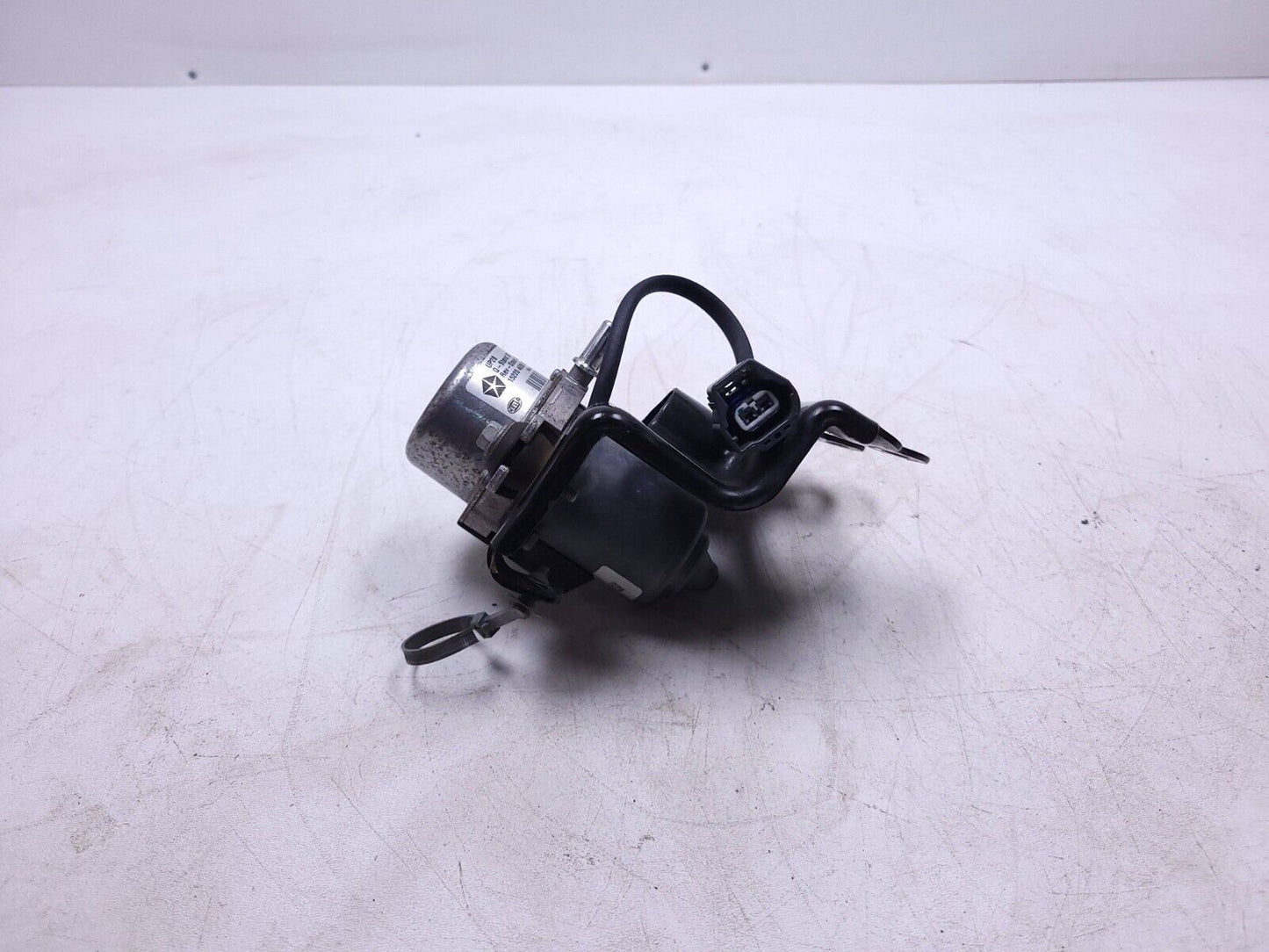 15 - 18 Dodge Challenger Vacuum Pump 04581485ad 3.6l OEM 87k