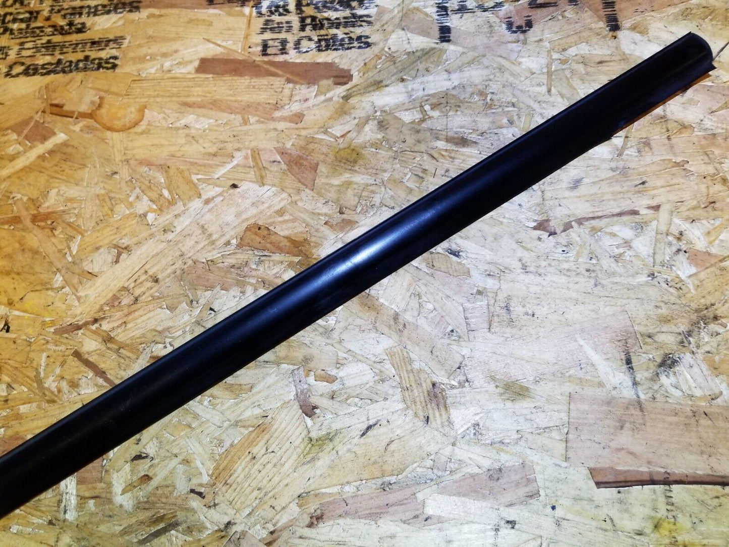07 08 09 Hyundai Tucson Front Pass Door Window Glass Seal Belt Molding OEM 89k