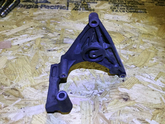 04 05 06 07 Cadillac CTS 2.8l Alternator Support Mounting Bracket OEM