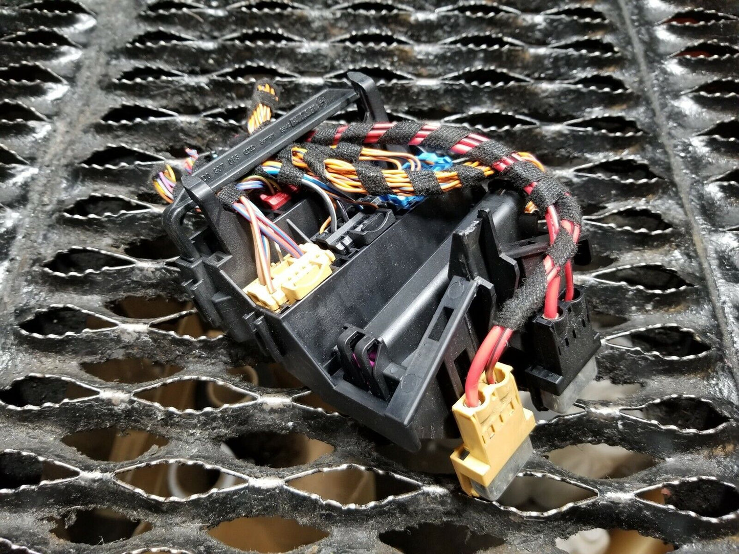 2013 2014 2015 2016 Audi A4 Fuse Relay Box OEM