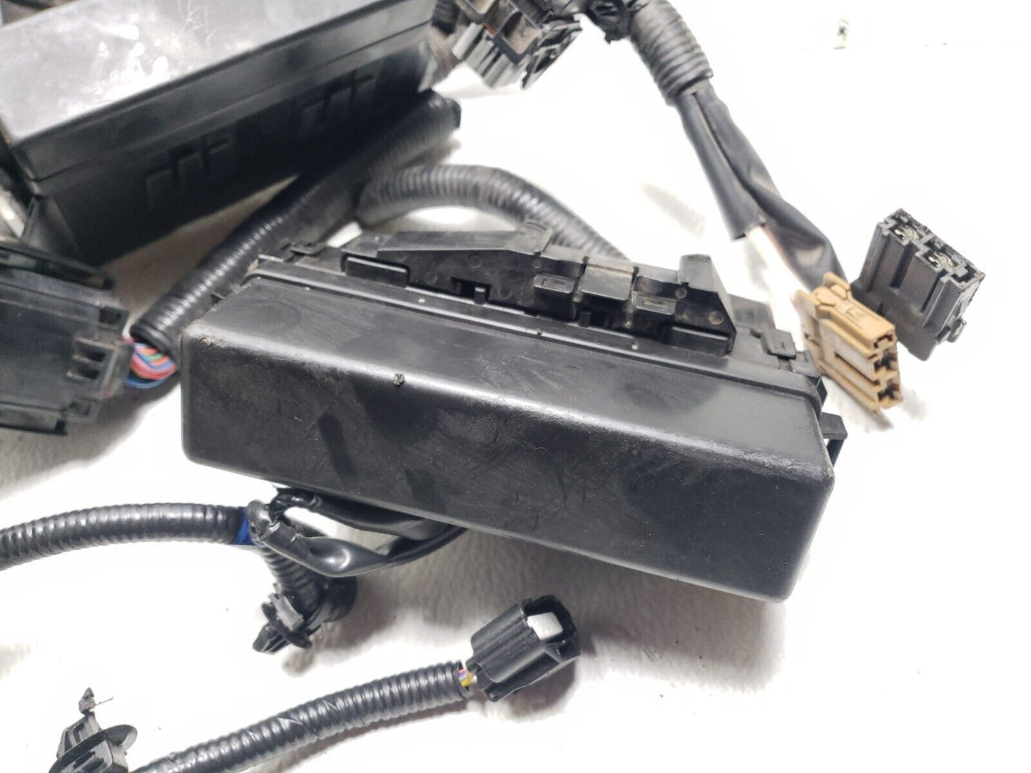 11 12 13 14 Nissan Juke Fuse Relay Box & Wire Plug Connector.24012-1km0c