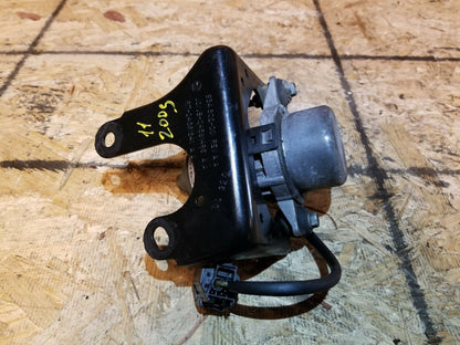 11 12 13 14 Chrysler 200 Power Brake Booster Air Vacuum Pump W/ Bracket OEM