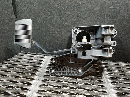 14 2014 Dodge Grand Caravan Brake Stop Pedal OEM