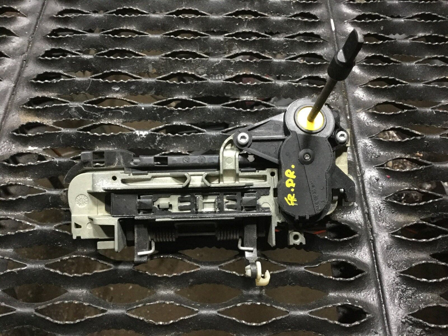 04 05 06 Audi A4 Front Left Driver Side Exterior Door Handle OEM