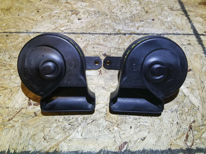 07 08 09 10 Mercedes R350 Horn Signal Pair OEM