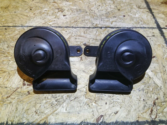 07 08 09 10 Mercedes R350 Horn Signal Pair OEM