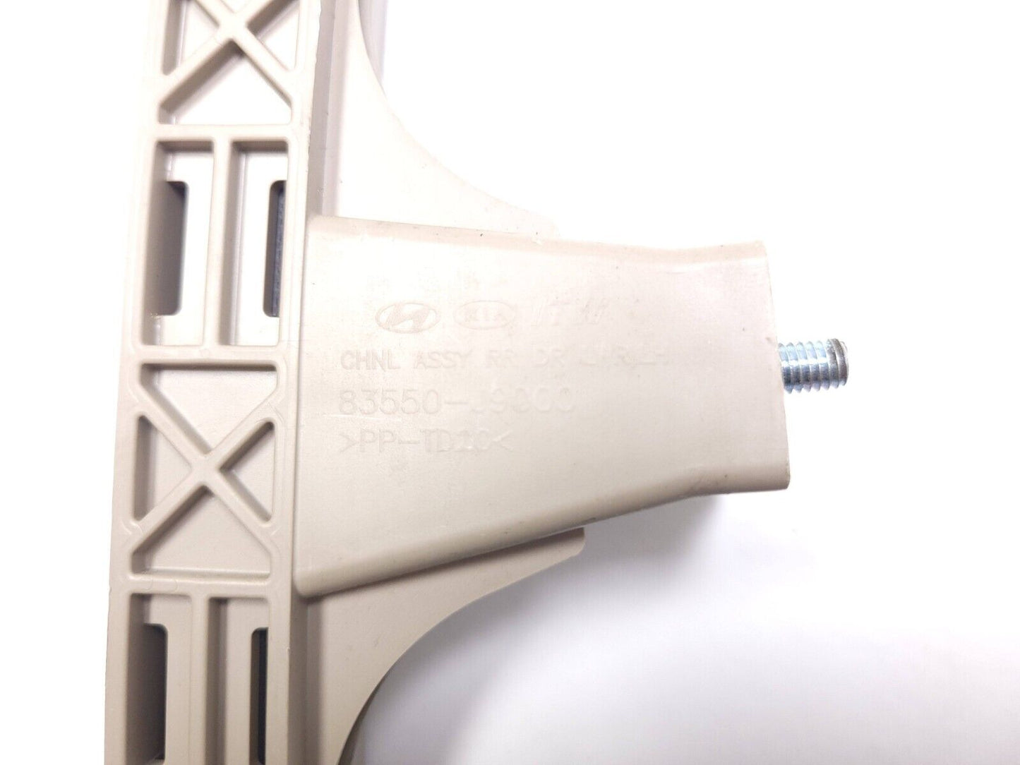 18-21 Hyundai Kona Rear Door Window Channel Left & Right Pair OEM 29k