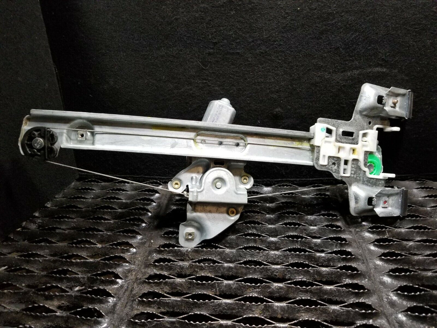 05 06 07 Dodge Magnum Rear Right Passenger Side Window Regulator & Motor OEM