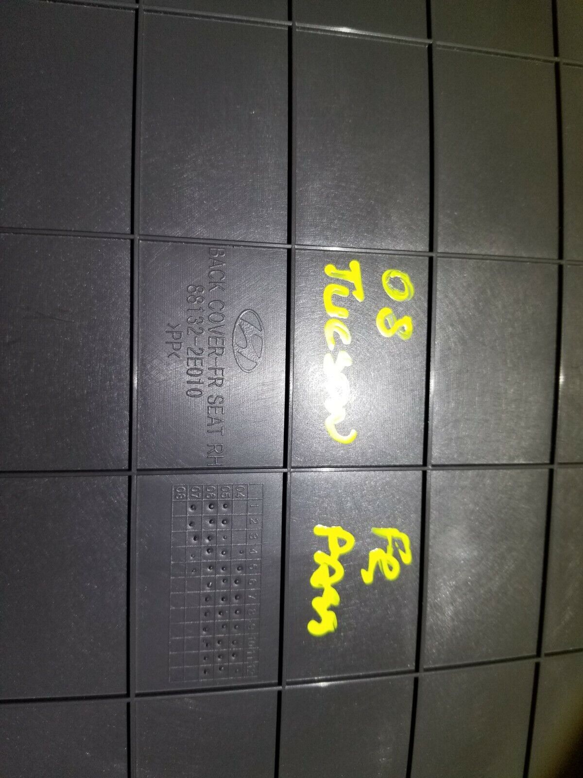 07 08 09 Hyundai Tucson Front Right Passenger Seat Back Cover Trim OEM 89k