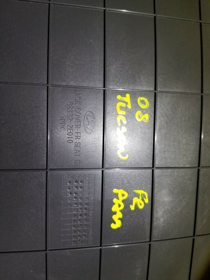 07 08 09 Hyundai Tucson Front Right Passenger Seat Back Cover Trim OEM 89k