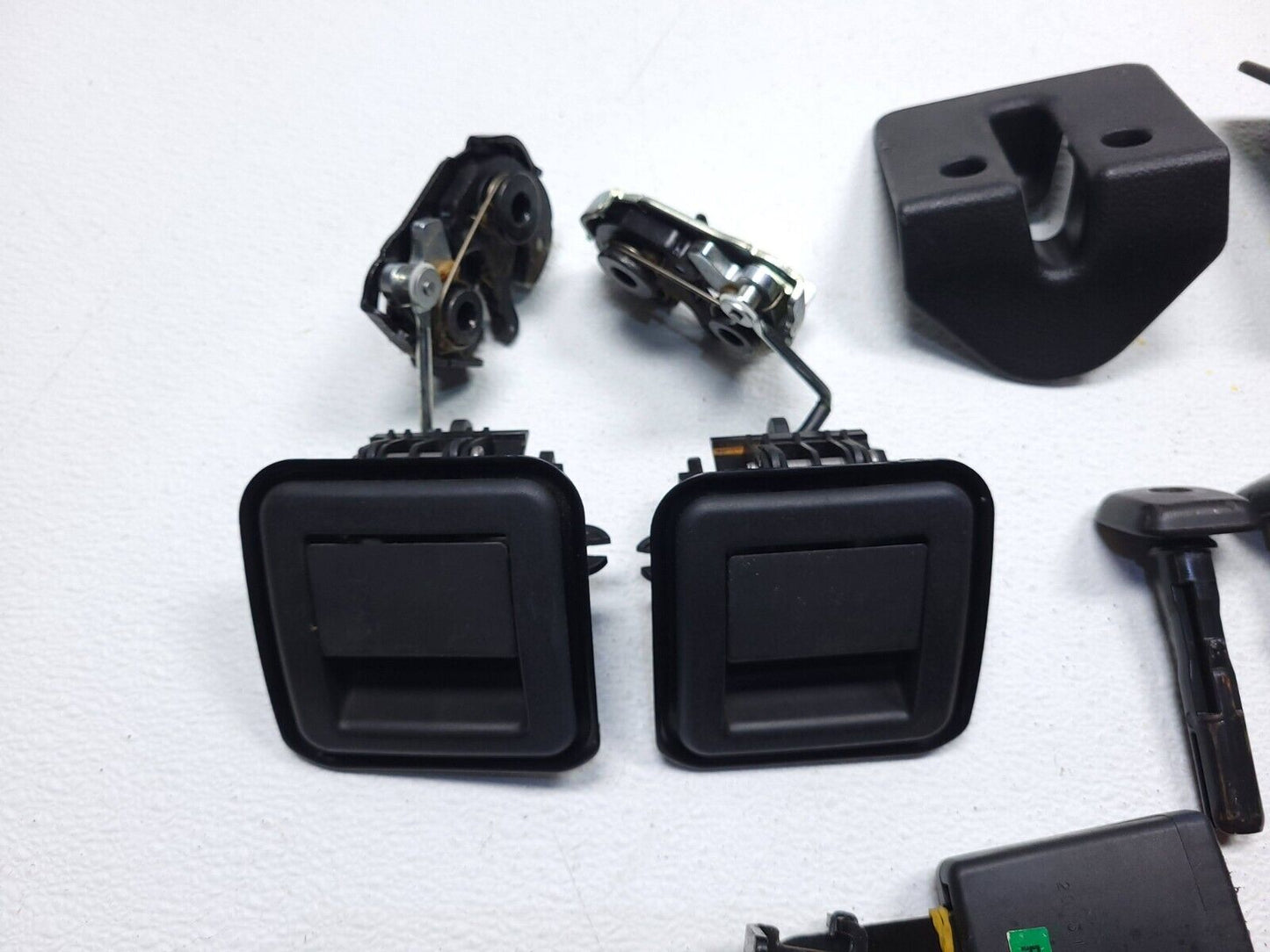 14 15 16 17 Hyundai Elantra Gt Rear Seat Lock Release W/ Trim  Guide Sleeve OEM