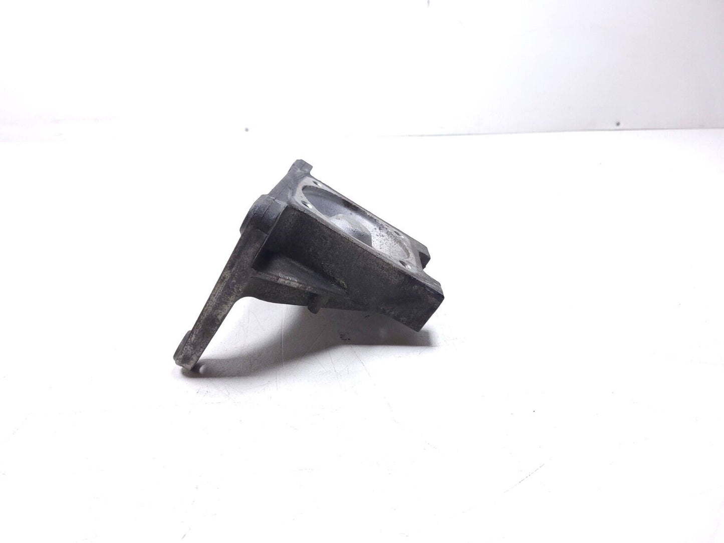 15 - 18 Dodge Challenger Automatic Transmission Mount Bracket Support OEM 87k