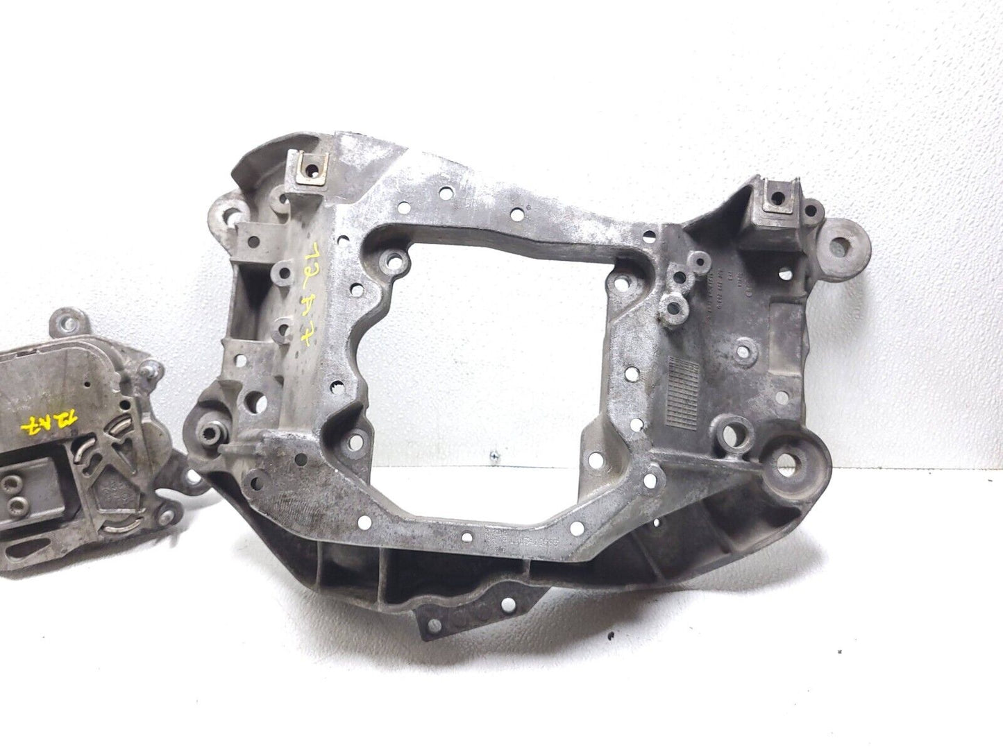 12 13 14 15 16 17 Audi A7 Automatic Transmission Crossmember Mount Bracket OEM