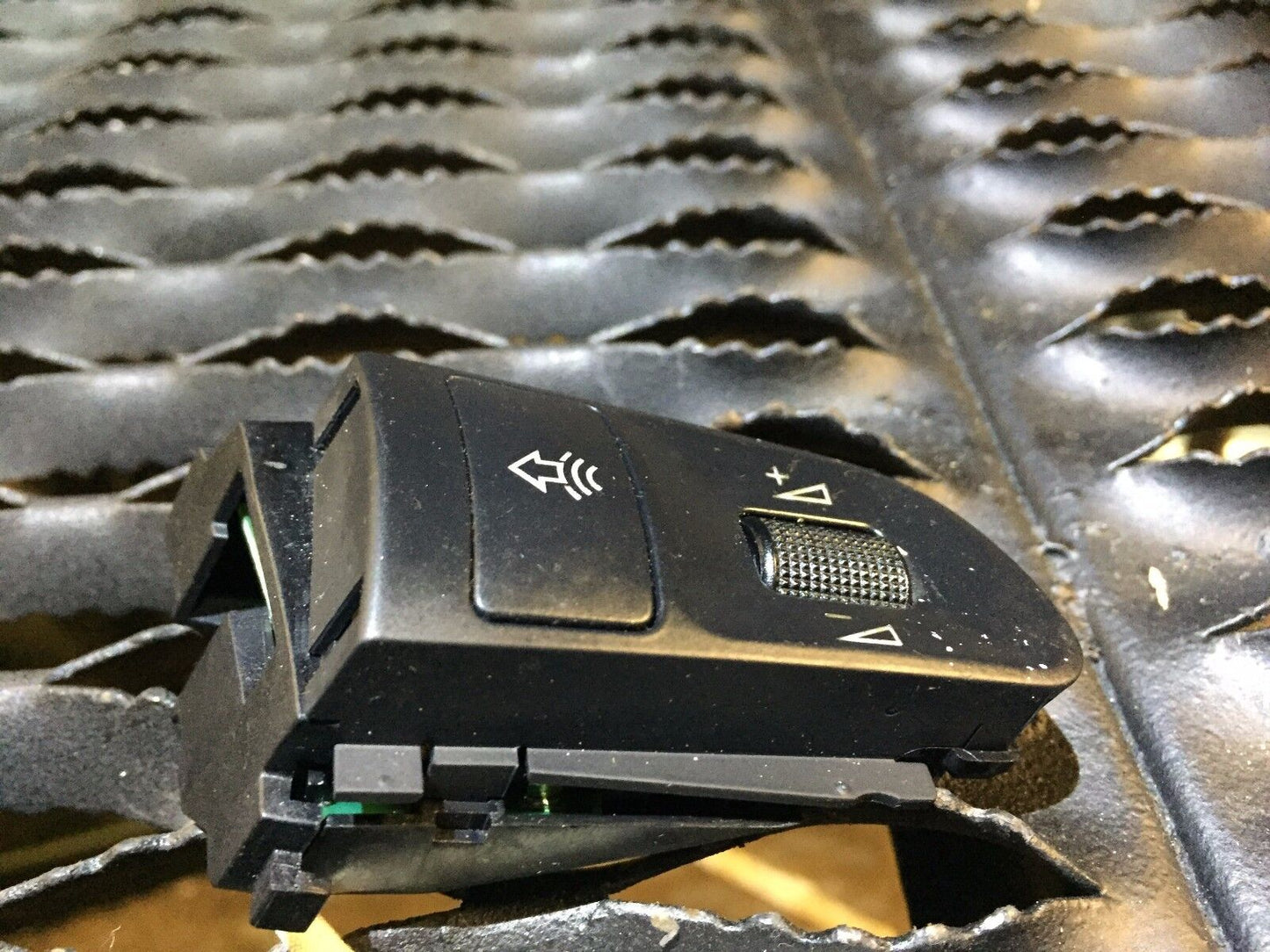 05 06 07 08 Audi A6 C6 Steering Wheel Switch Control Button 4f0951527a OEM