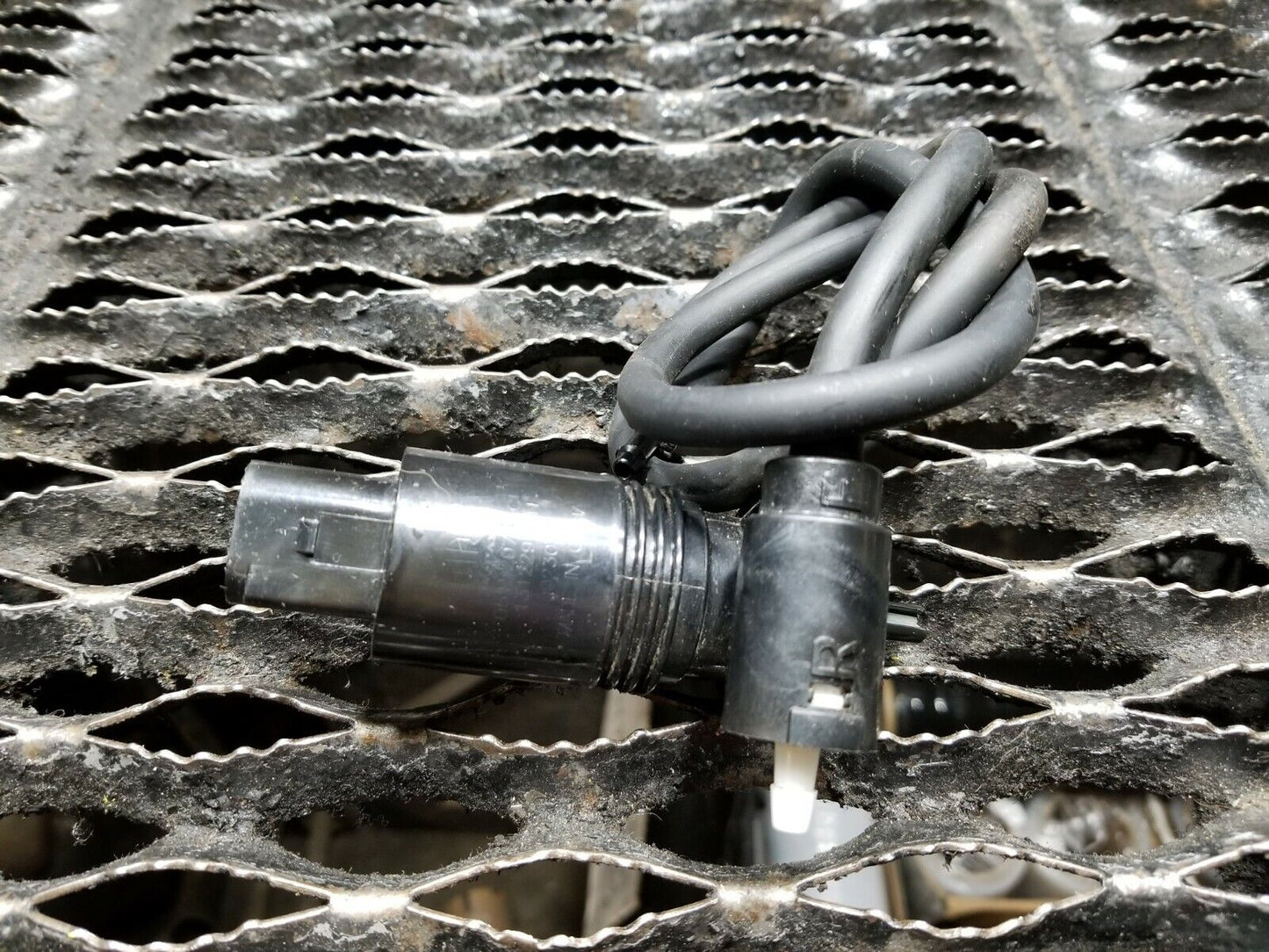 14 2014 Dodge Grand Caravan Windshield Washer Pump Motor OEM 34k