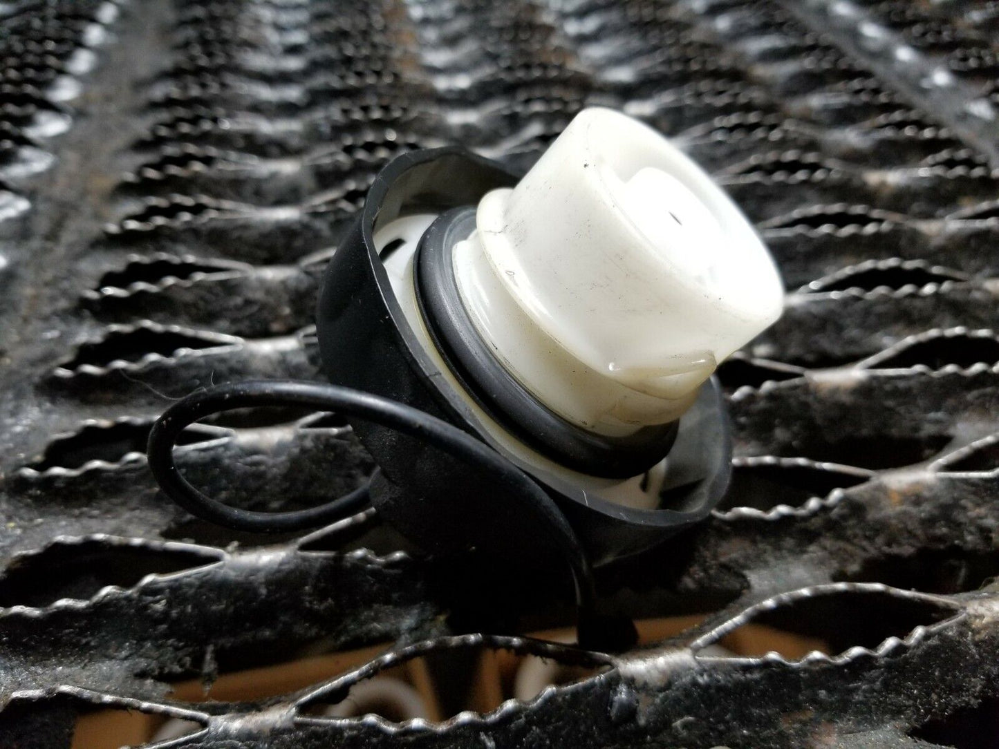13 14 15 16 17 Jeep Compass Gas Fuel Tank Cap OEM 30k
