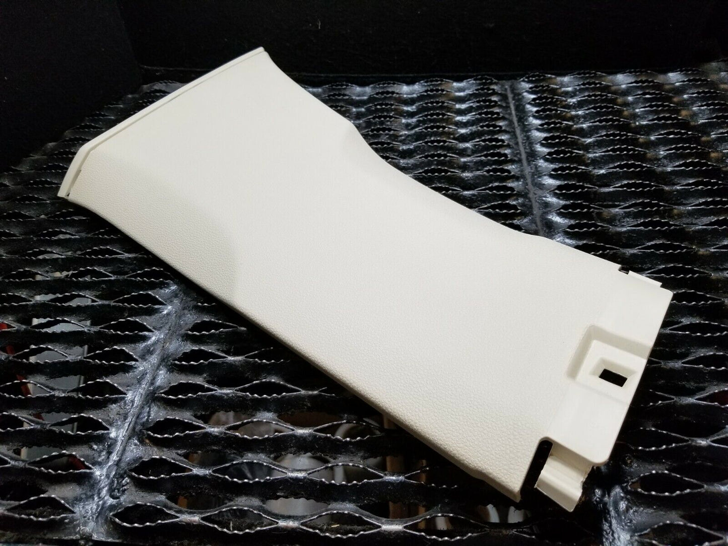 10 11 12 13 14 VW Passat Center Lower B Pillar  Trim Right Pass Side OEM 41k