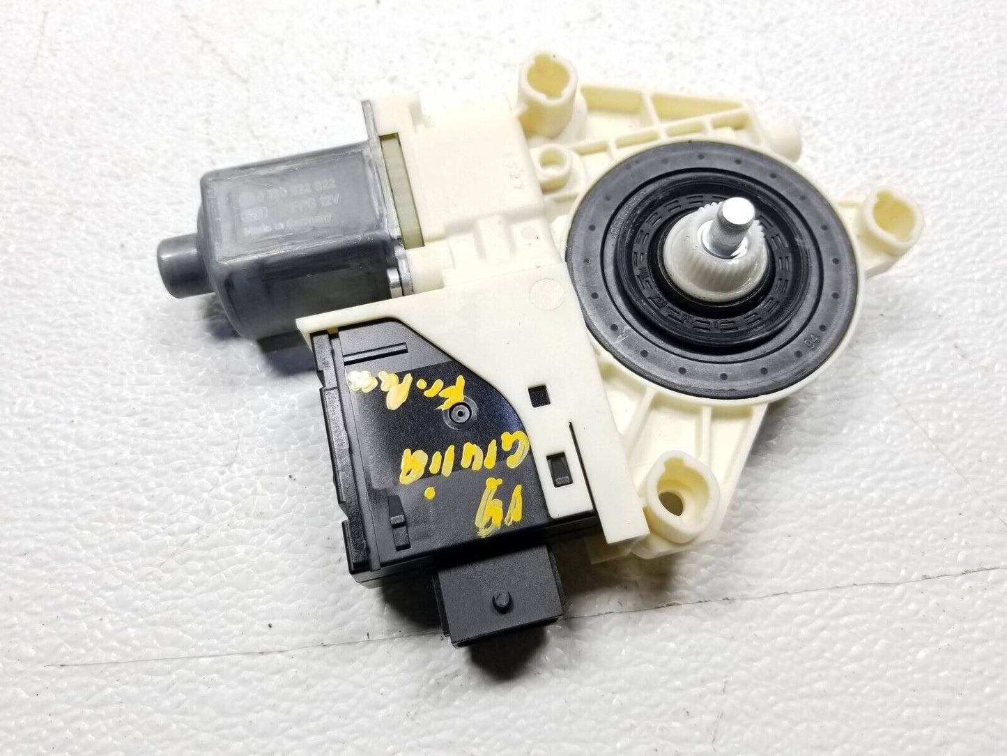 17 18 19 Alfa Romeo Giulia Front Right Passenger Side Door Window Motor OEM