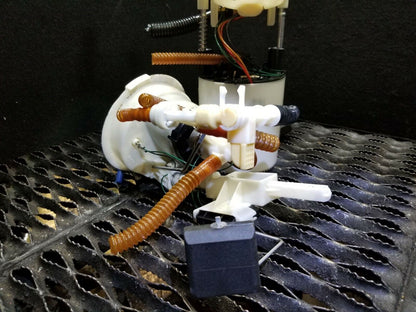11 12 13 BMW 128i E82 Fuel Pump & Sender Unit OEM