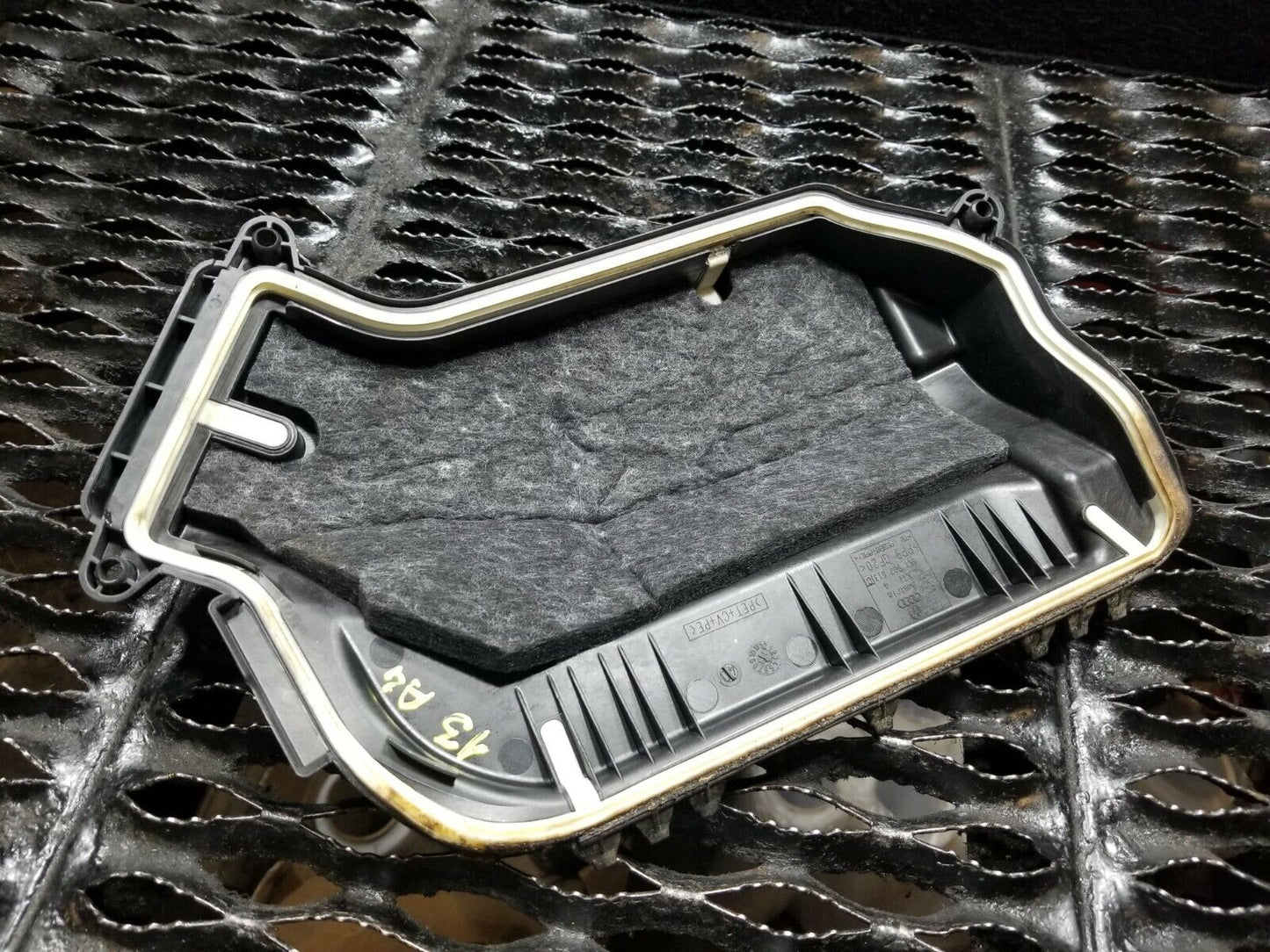 12 13 14 15 Audi A4 2.0l Engine Control Module Housing Upper Cover OEM