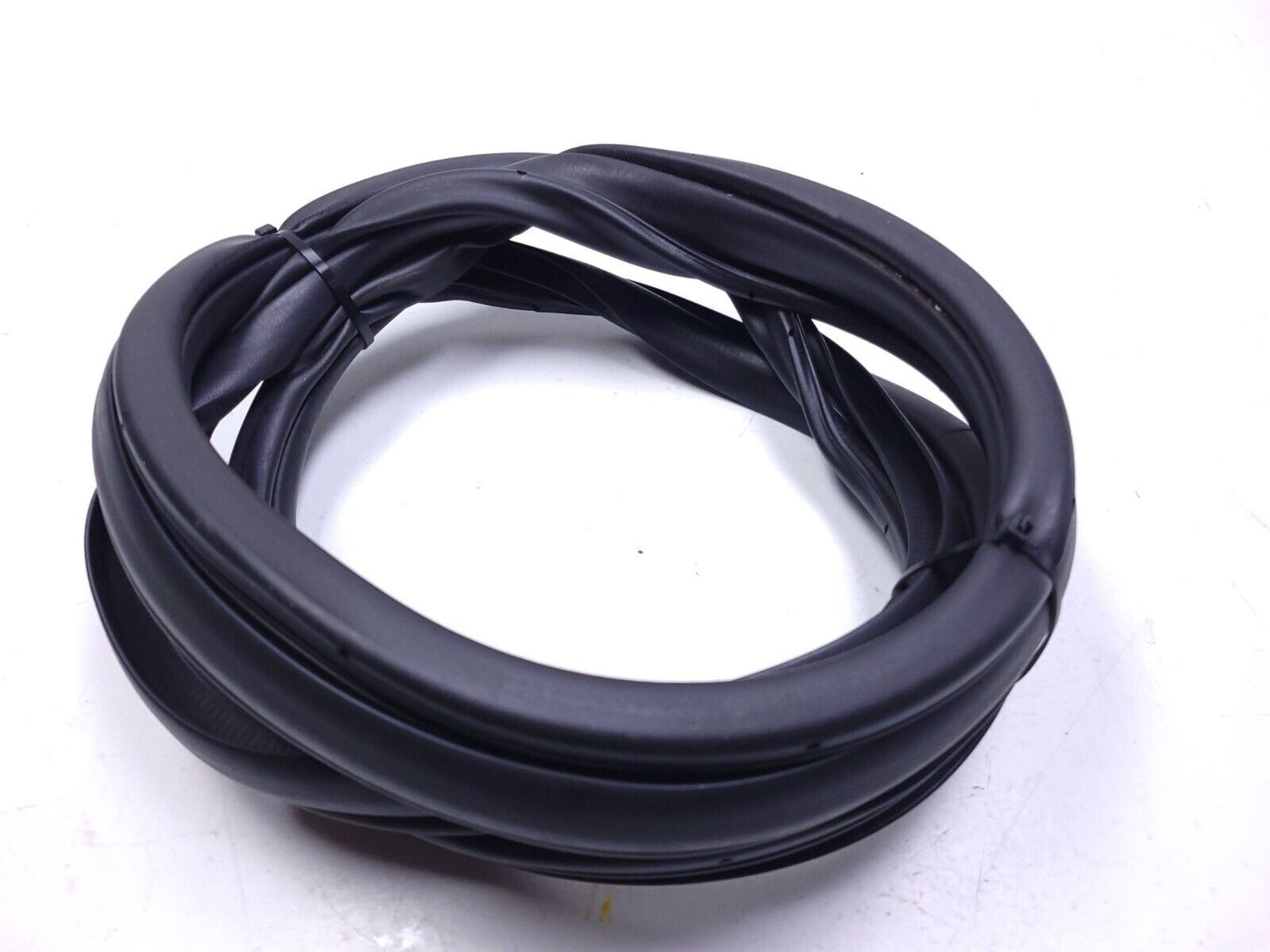 20 21 22 Hyundai Venue Door Weatherstrip Seal Front Right Passenger Side OEM