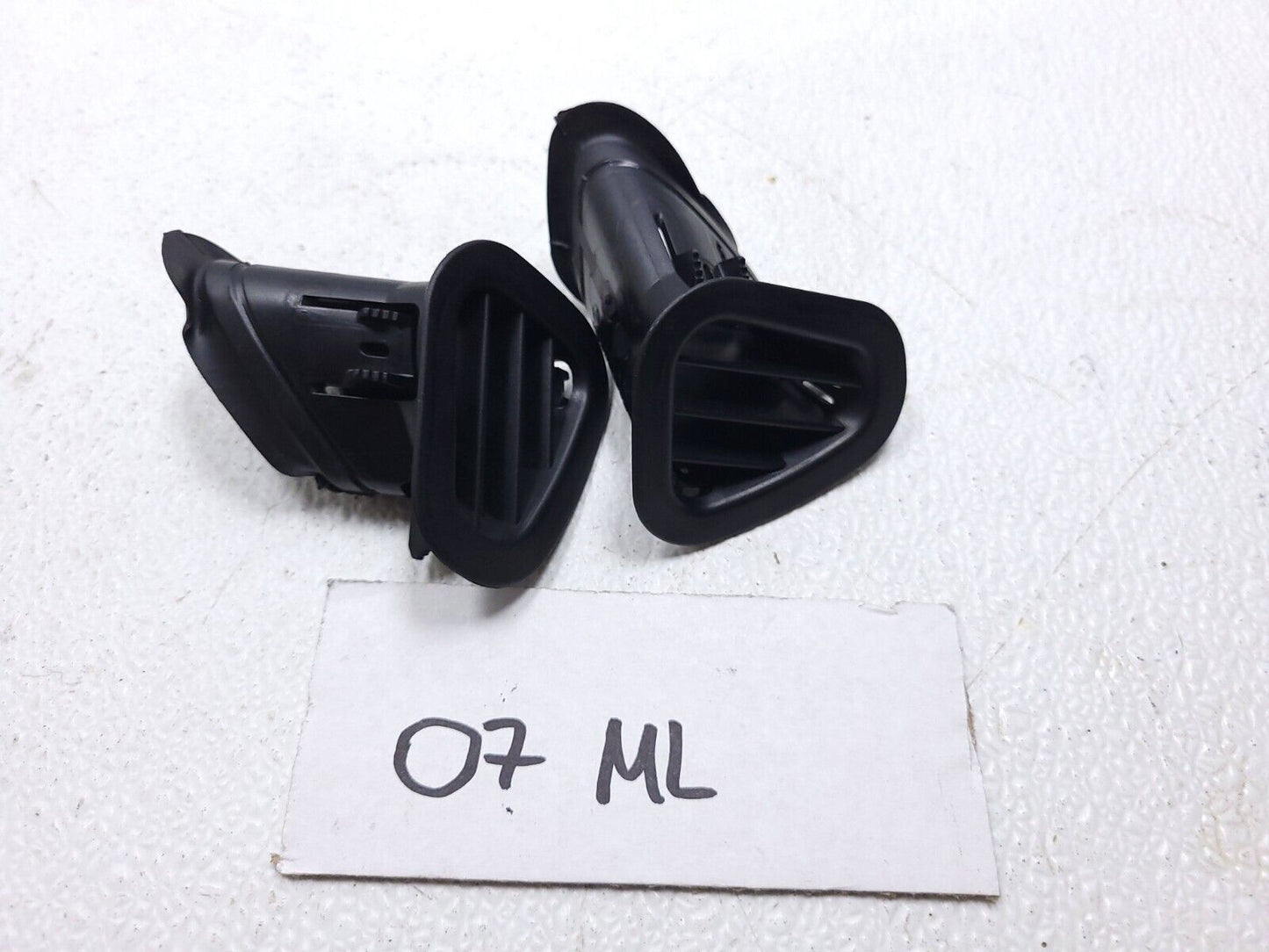 06 07 08 09 10 11 Mercedes Ml500 Dash Defroster Air Vent Left & Right Pair OEM